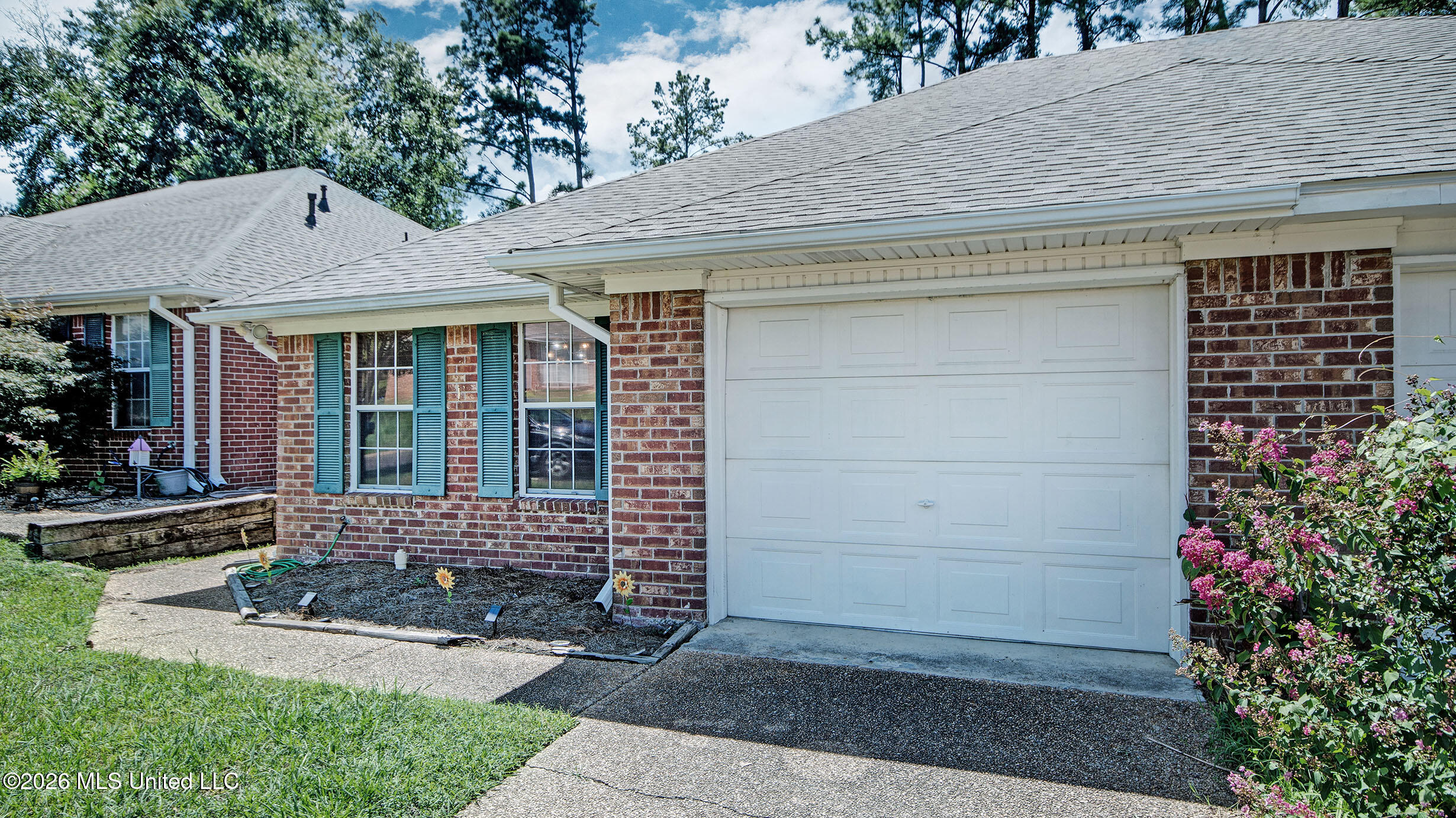 121 Kings Ridge Drive Property Photo 3