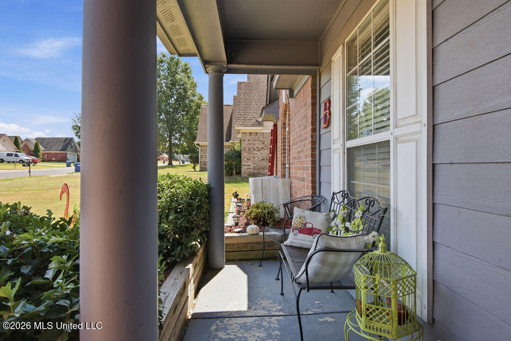 6813 Tealwood Drive Property Photo 3