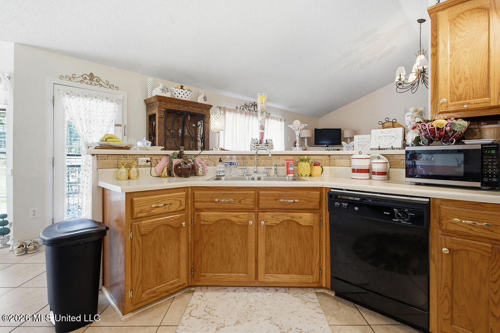6813 Tealwood Drive Property Photo 10