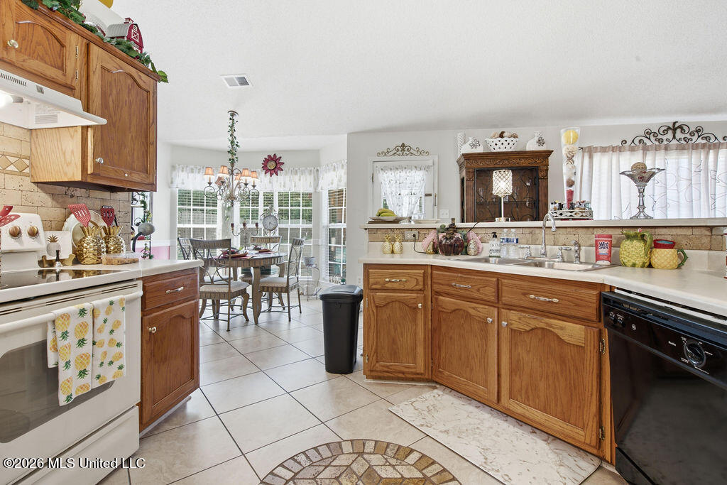 6813 Tealwood Drive Property Photo 12