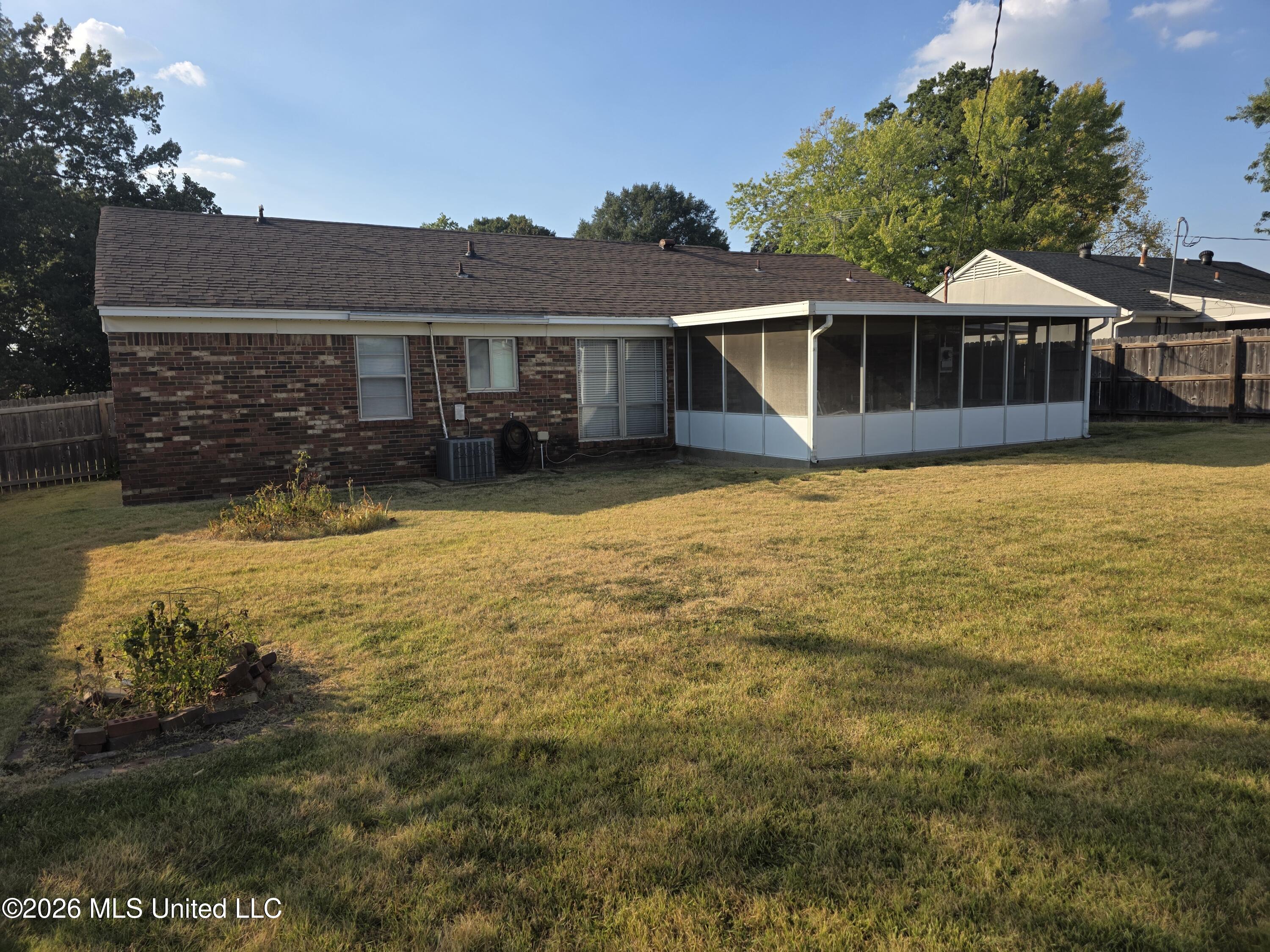 8362 Laurett Cove Property Photo 3