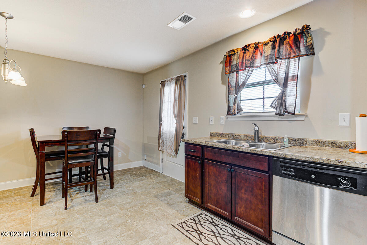 8710 Kimberly Dawn Drive Property Photo 7