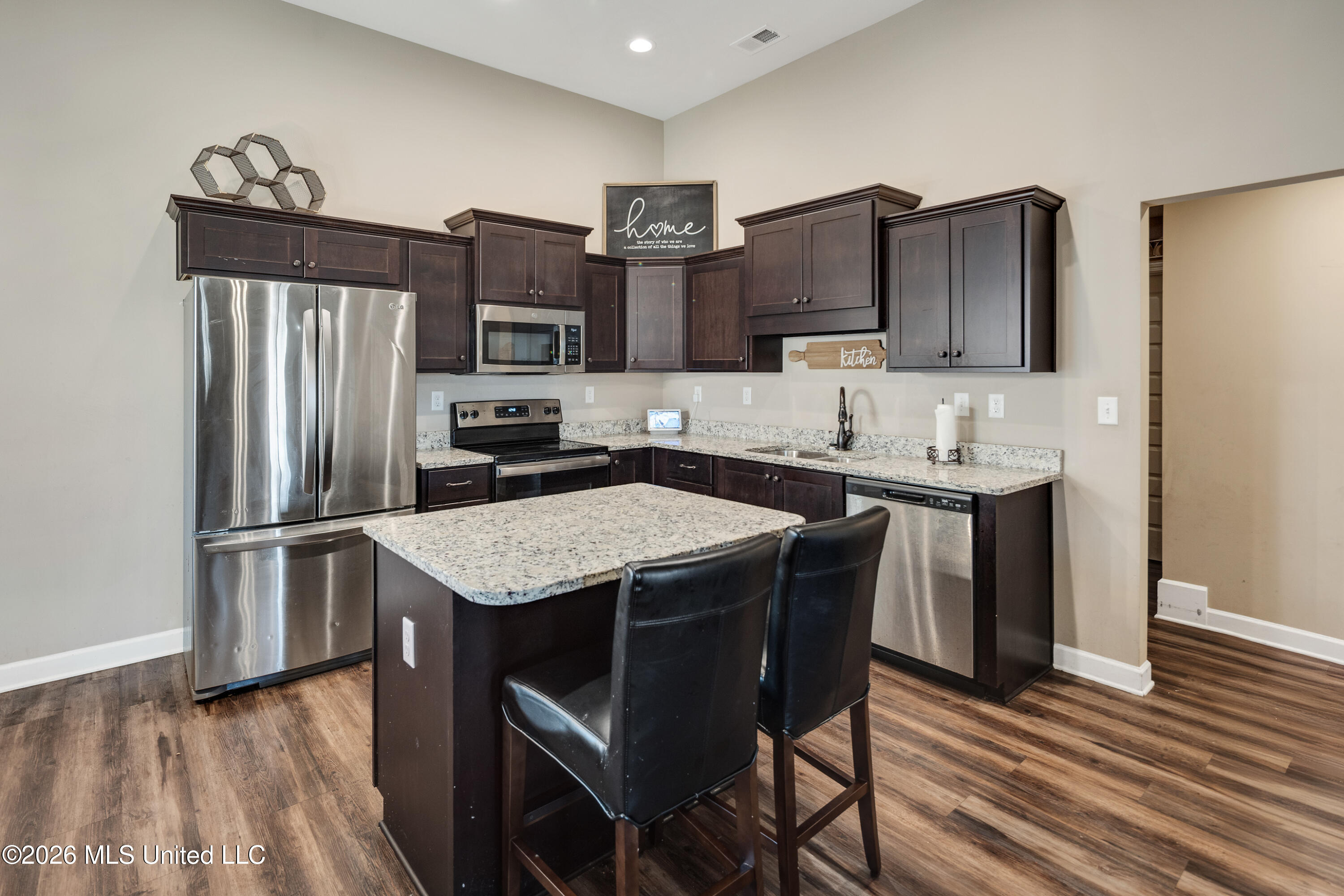 2521 Darlene Street Property Photo 5
