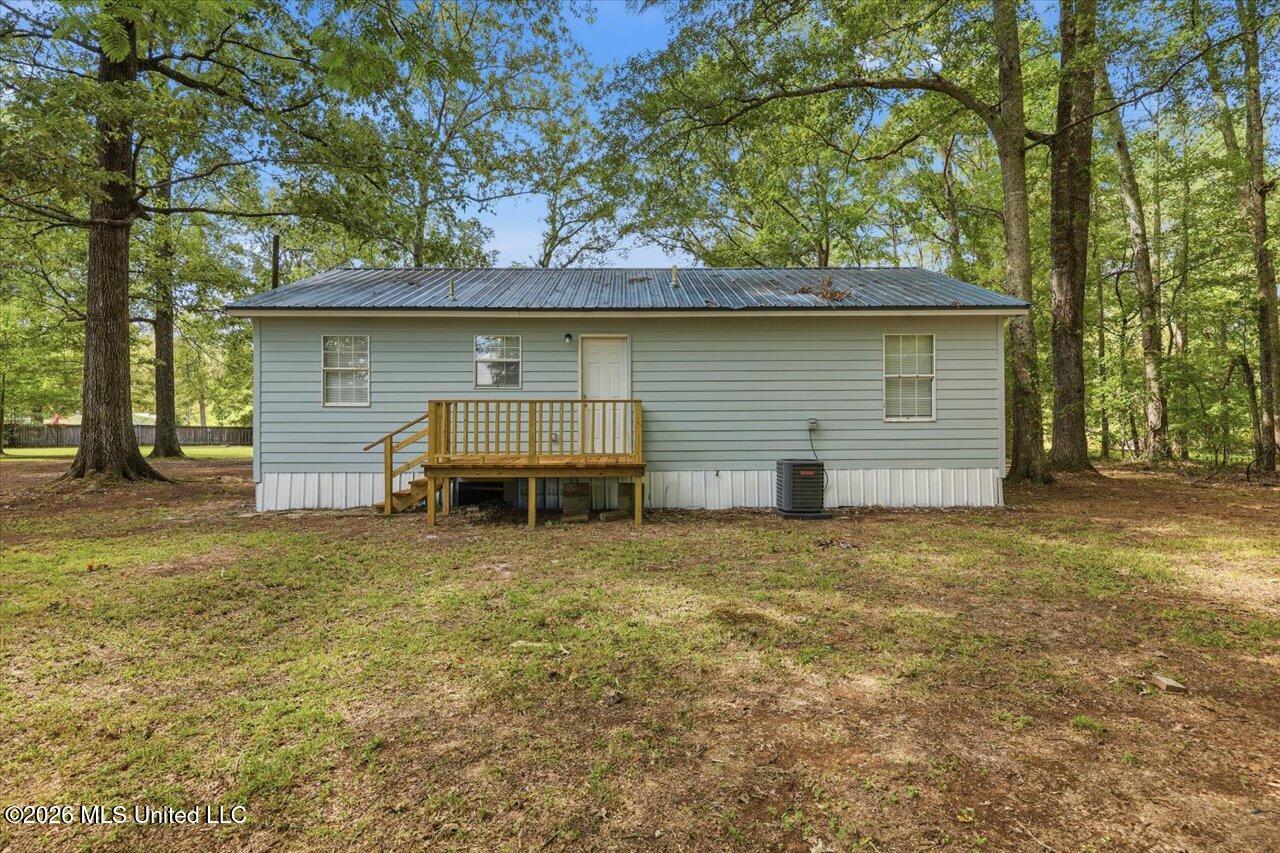 301 Maple Street Property Photo 8