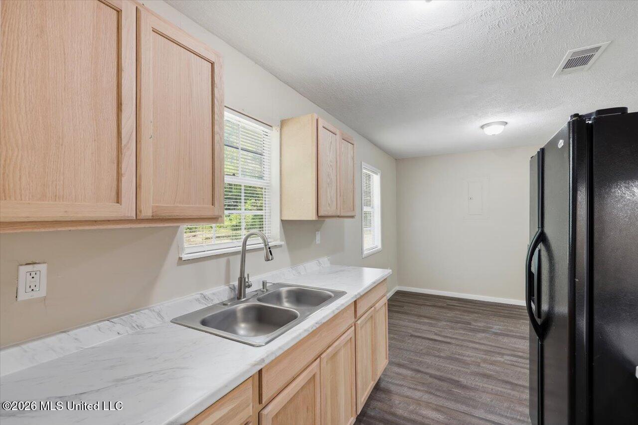 301 Maple Street Property Photo 9