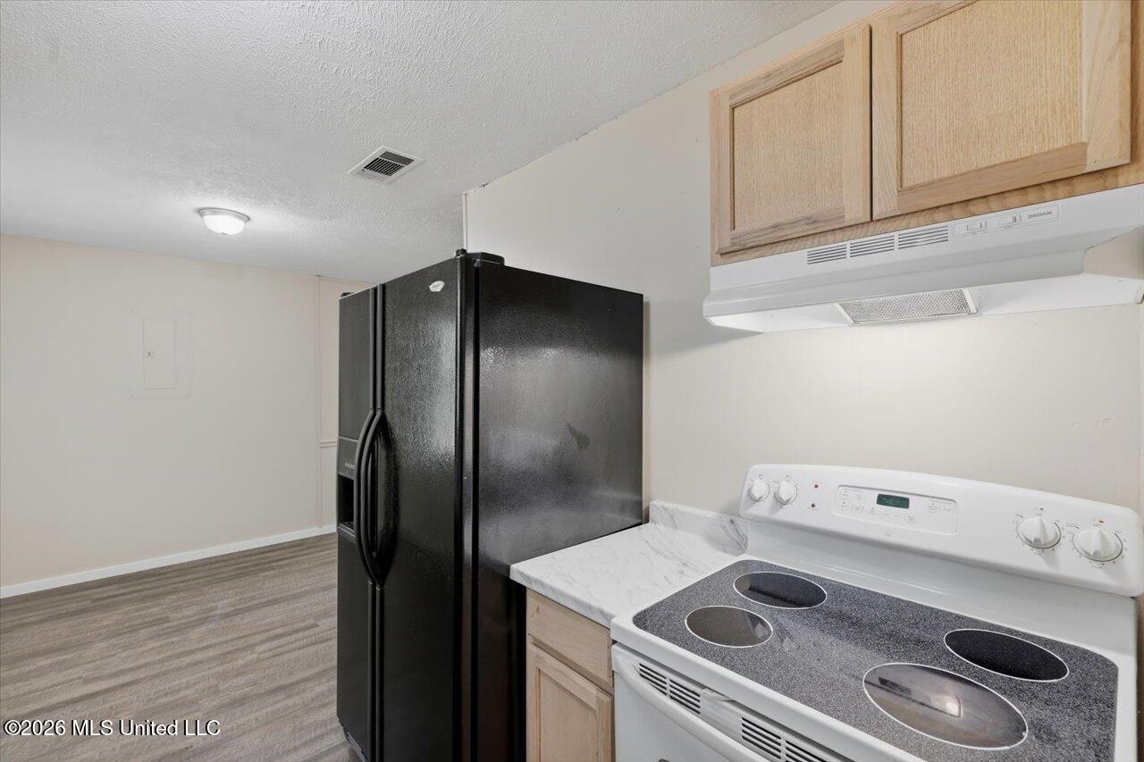 301 Maple Street Property Photo 11