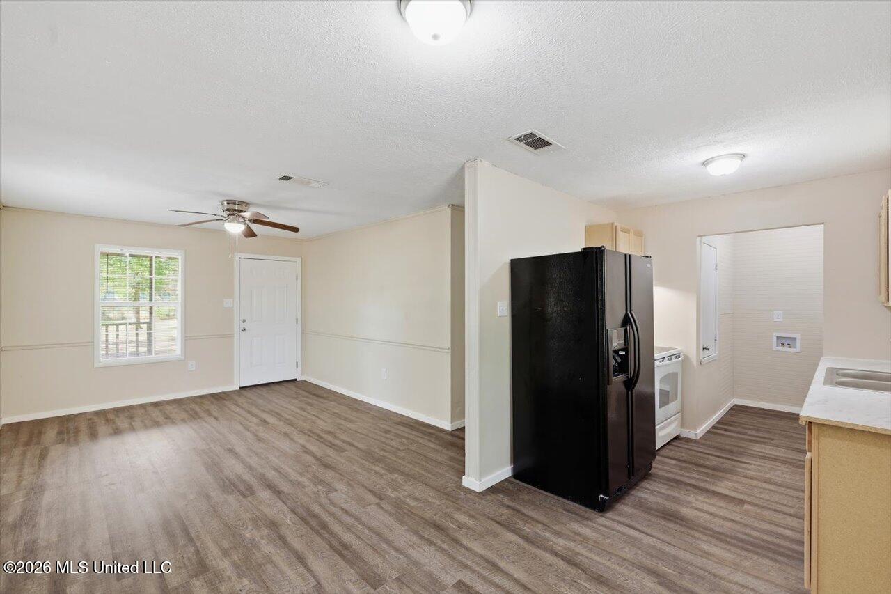 301 Maple Street Property Photo 12