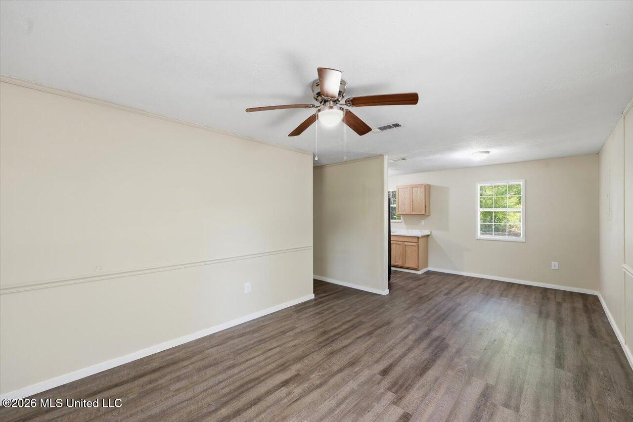 301 Maple Street Property Photo 24