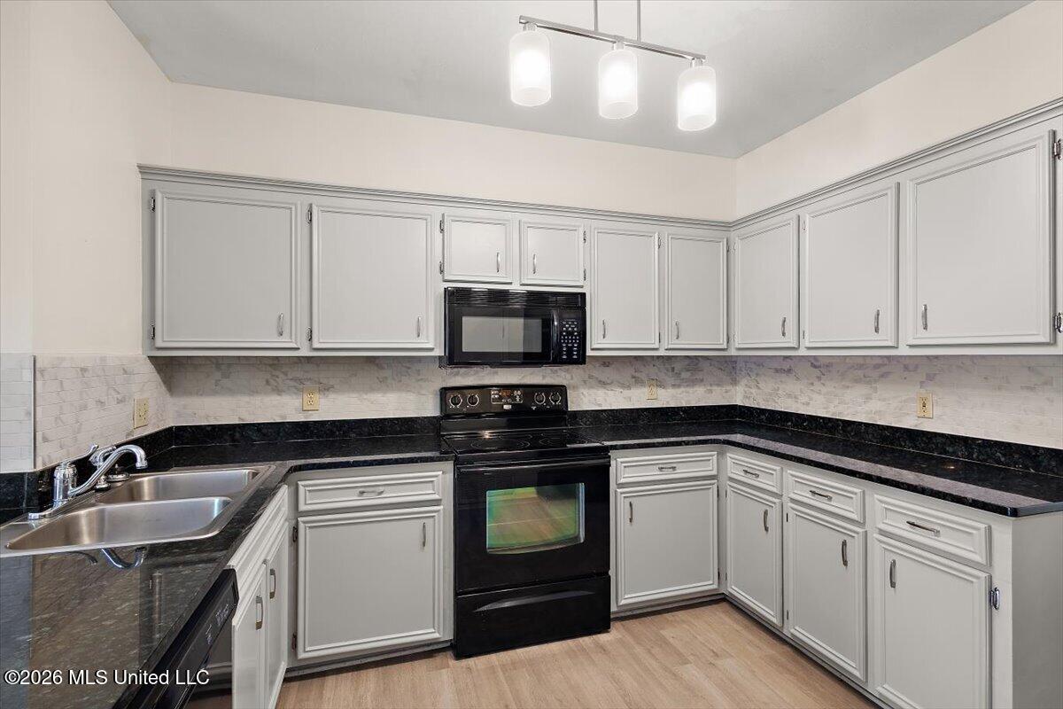 5076 Harling Place Property Photo 1