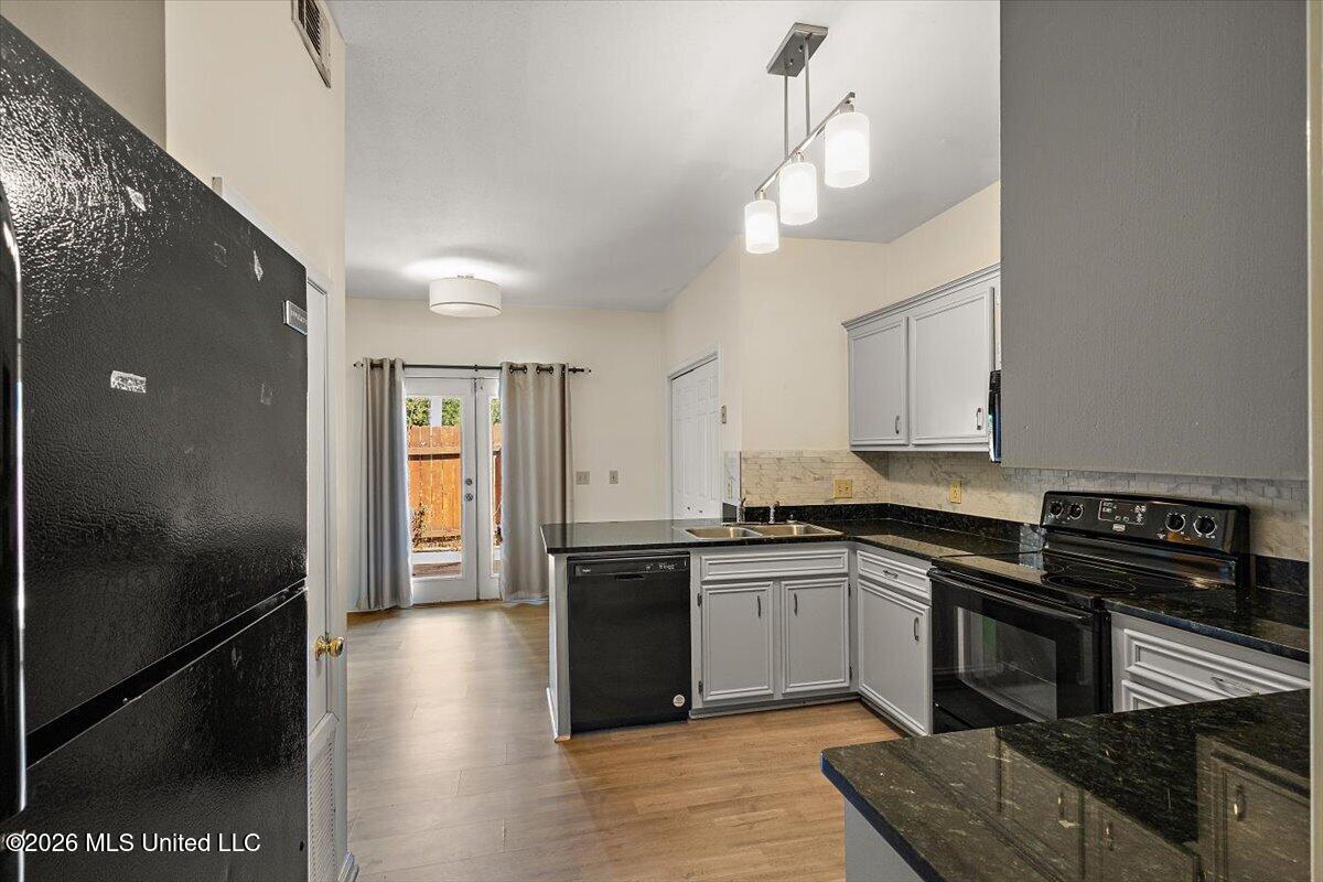 5076 Harling Place Property Photo 2
