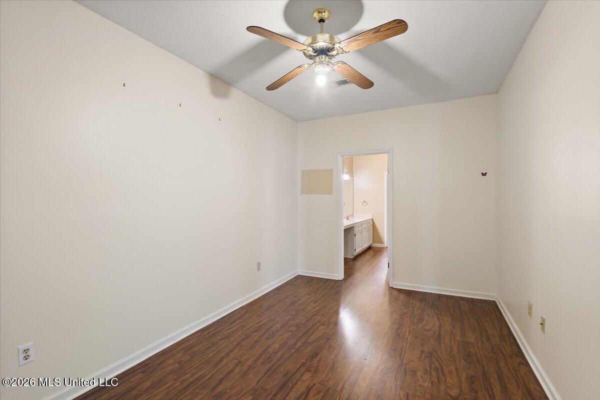 5076 Harling Place Property Photo 9