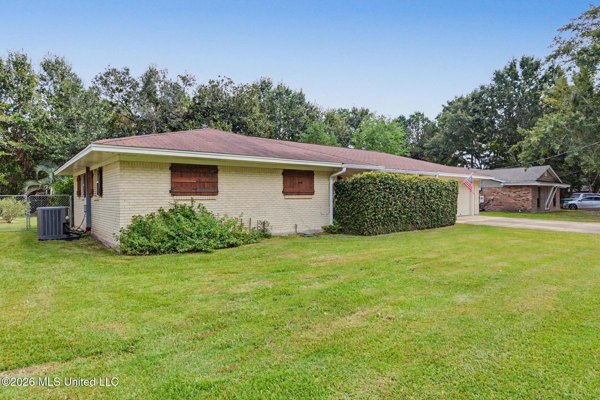 11338 Oakleigh Boulevard Property Photo 2