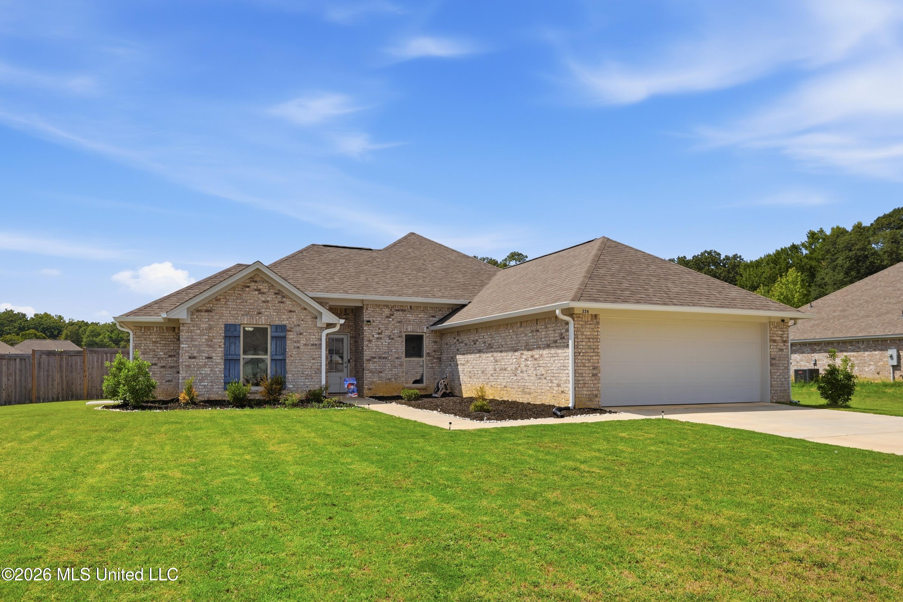 226 Jasmine Cove Circle Property Photo 2