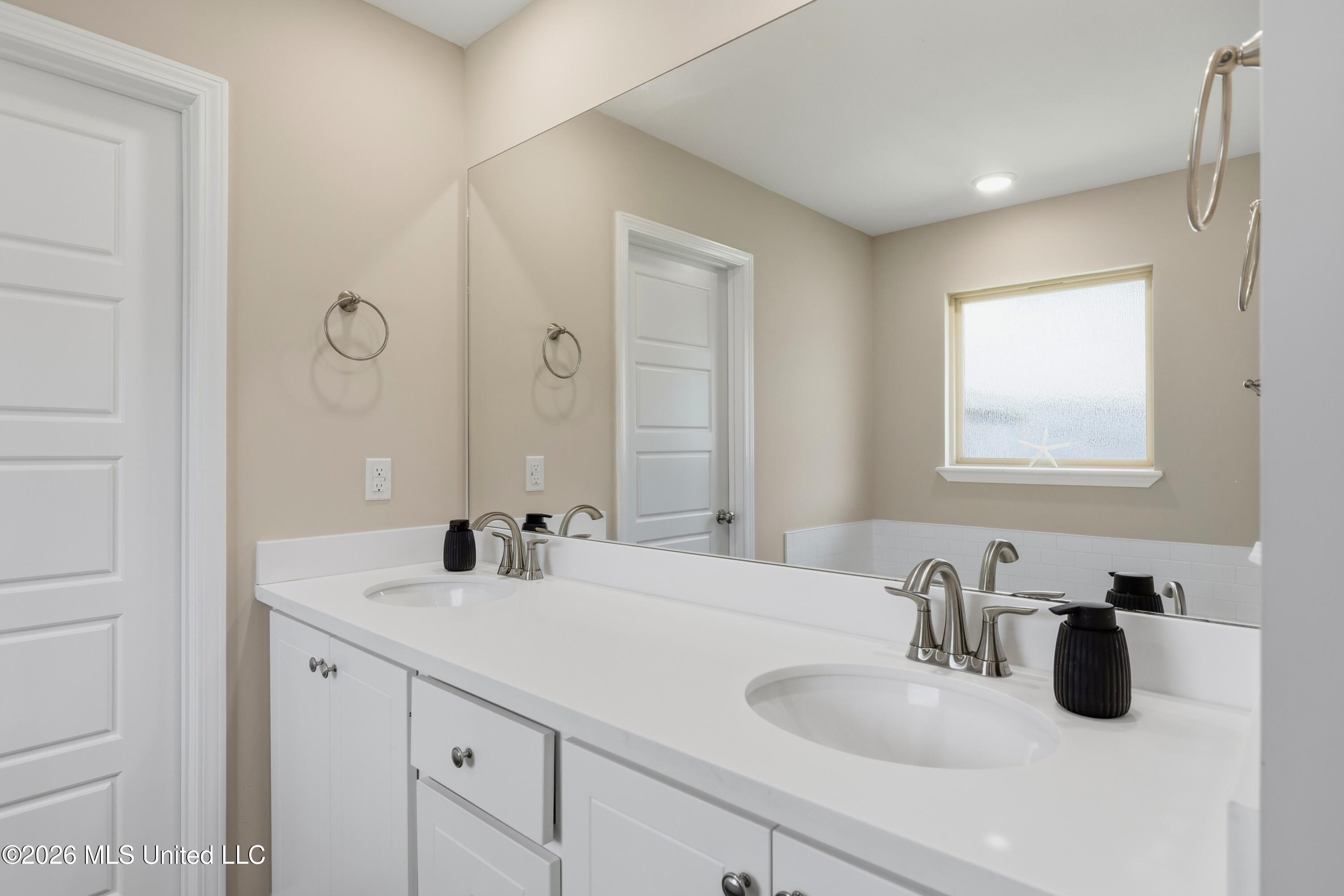226 Jasmine Cove Circle Property Photo 16