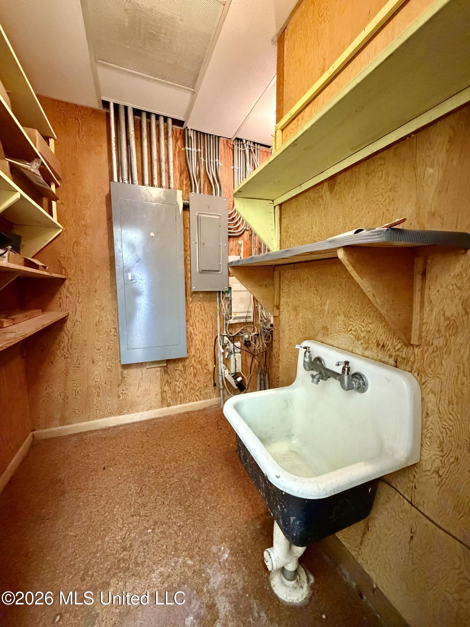 906 6th Avenue Property Photo 25