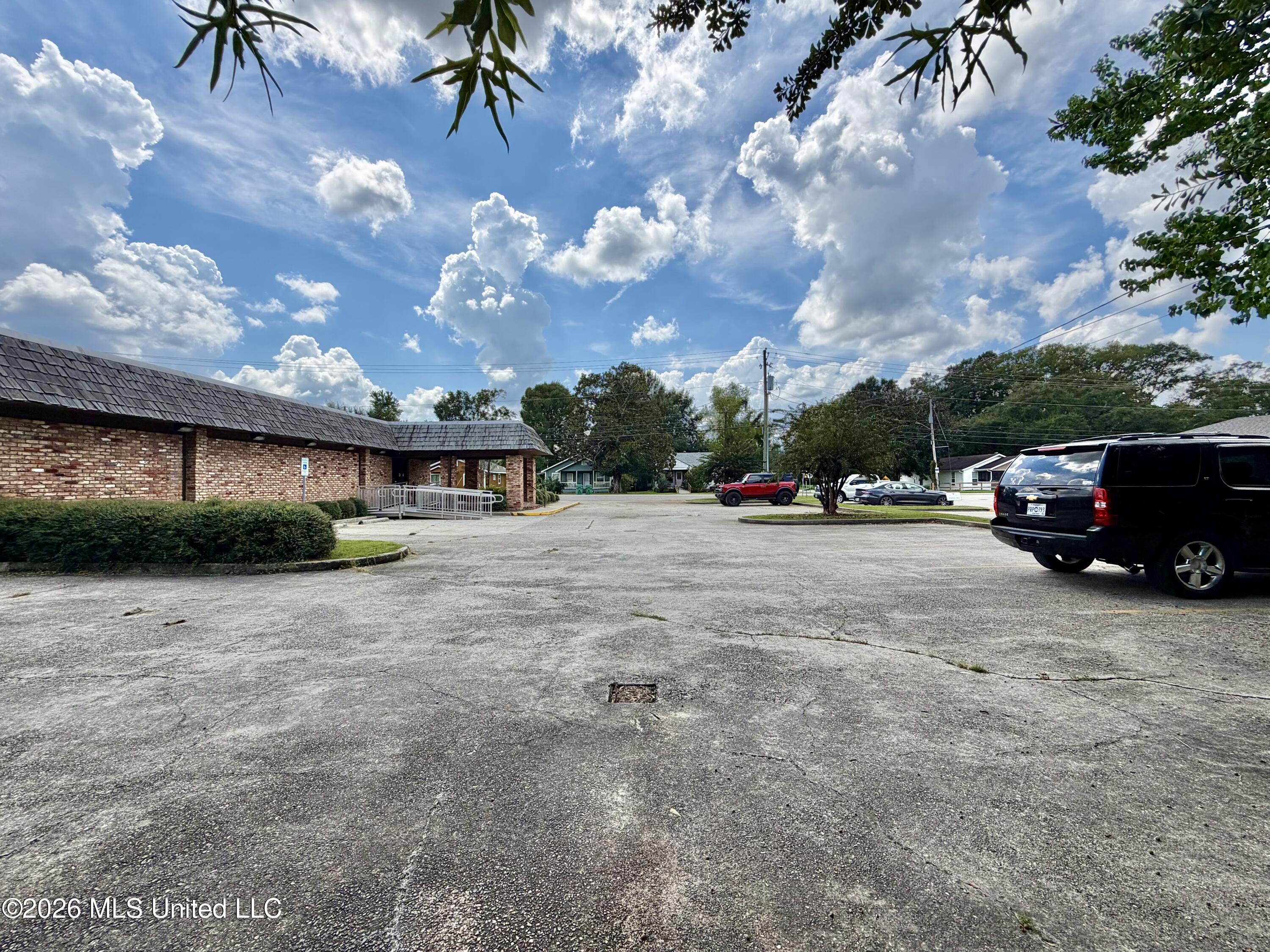 906 6th Avenue Property Photo 29