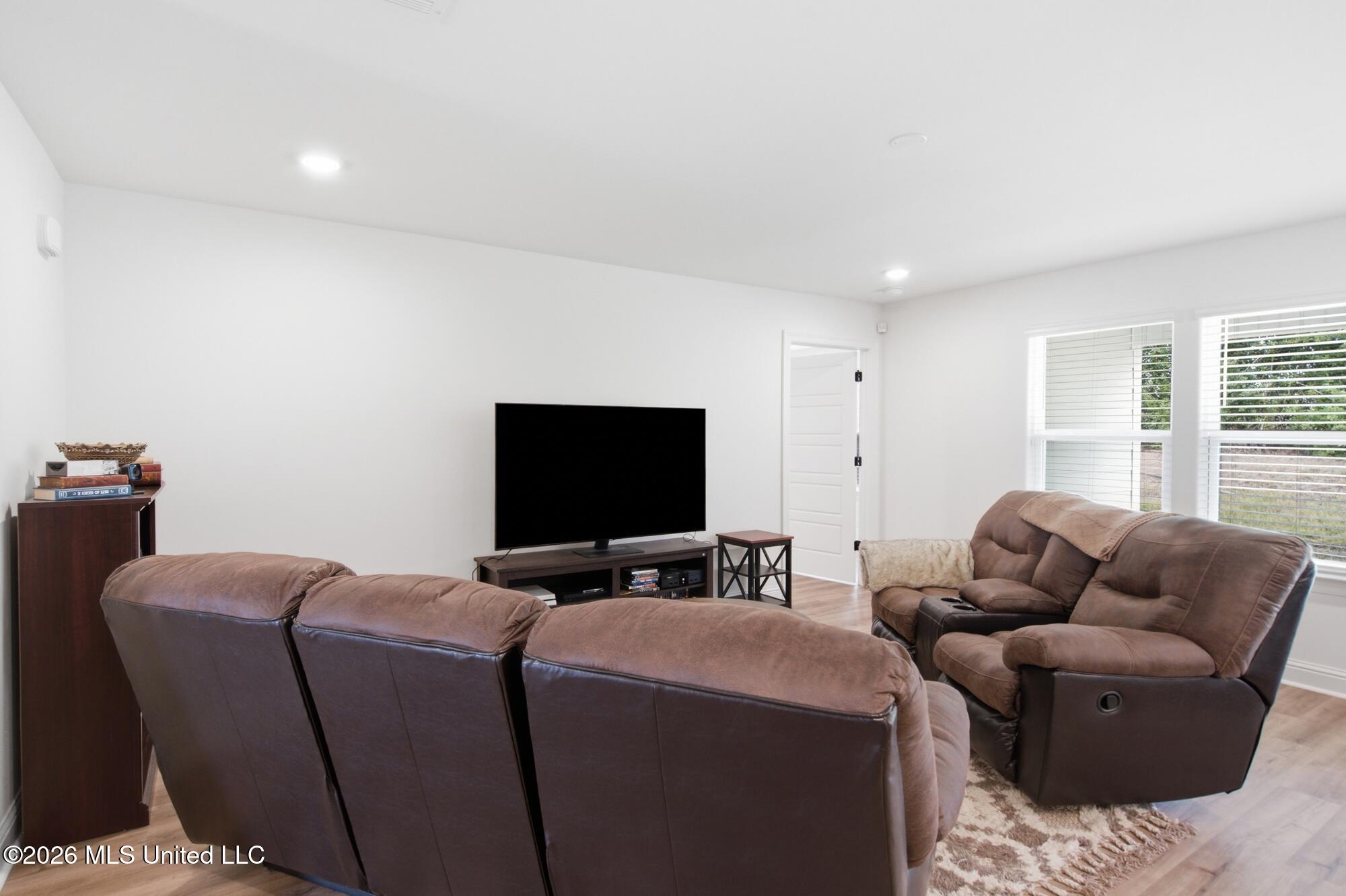 10504 Glade Cove Property Photo 5