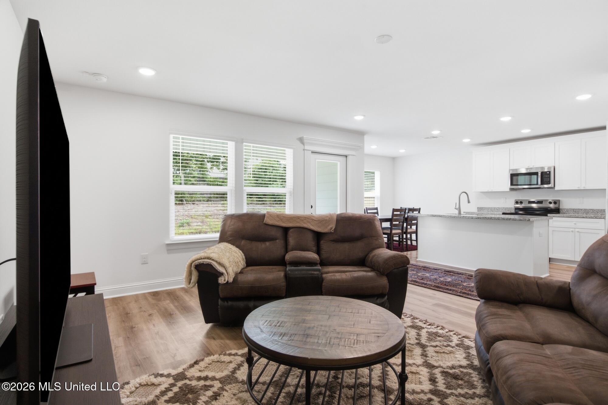 10504 Glade Cove Property Photo 6