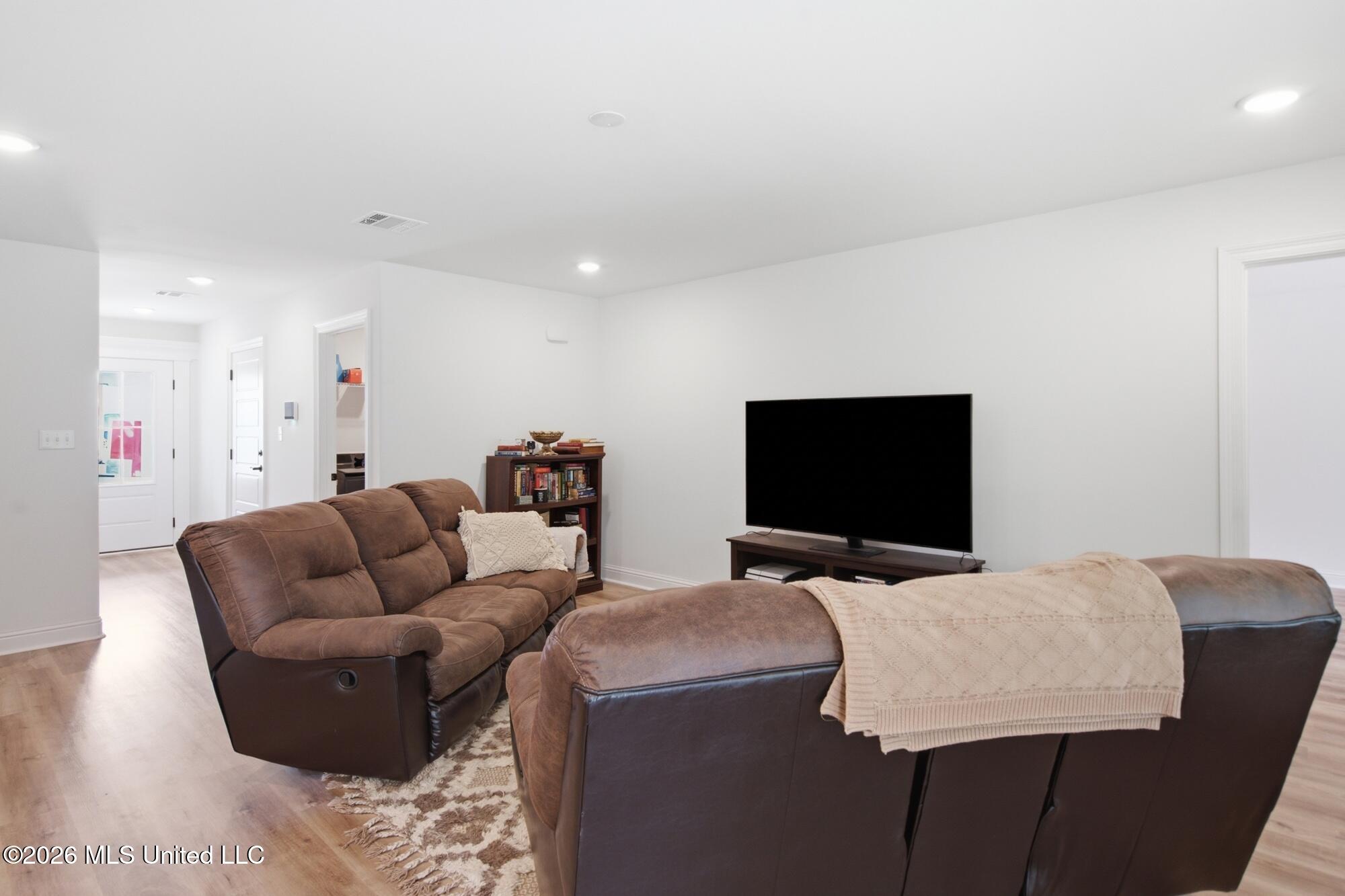 10504 Glade Cove Property Photo 8