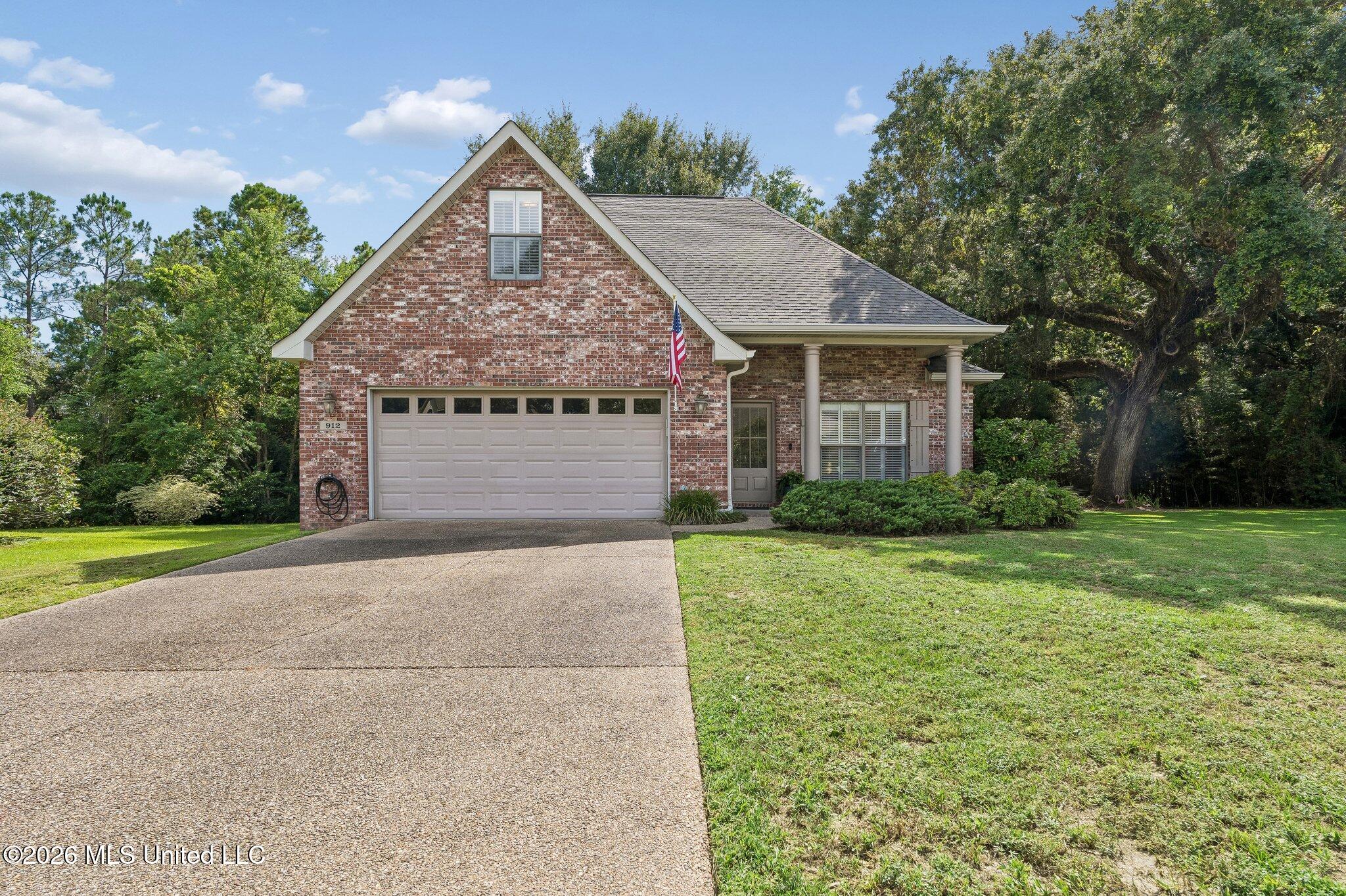 912 Bent Tree Circle Property Photo 1