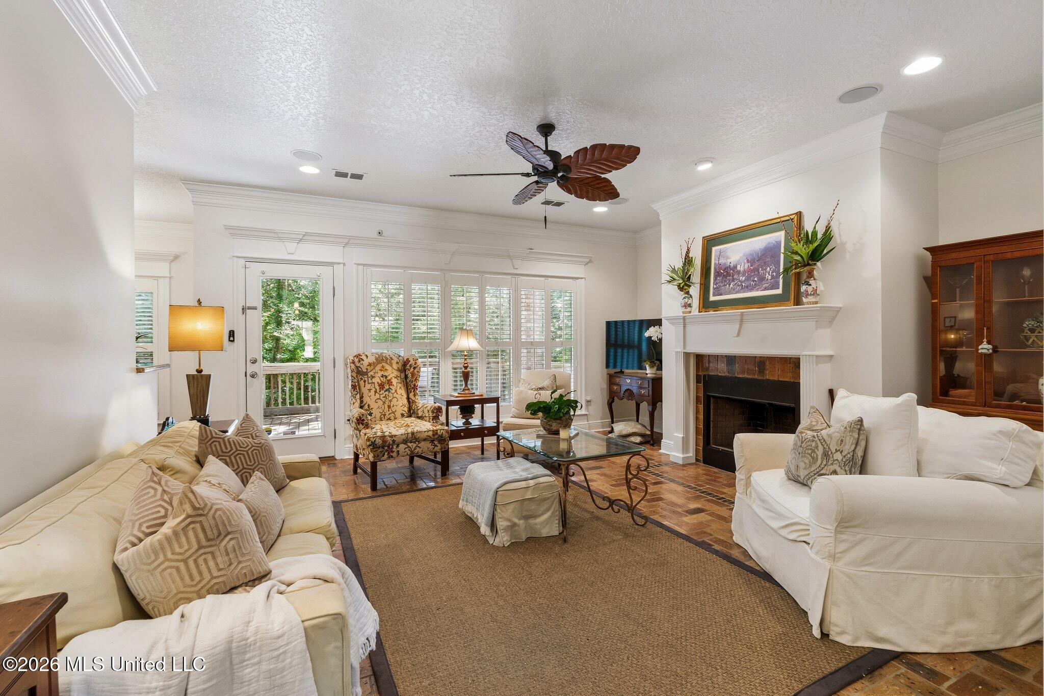 912 Bent Tree Circle Property Photo 2