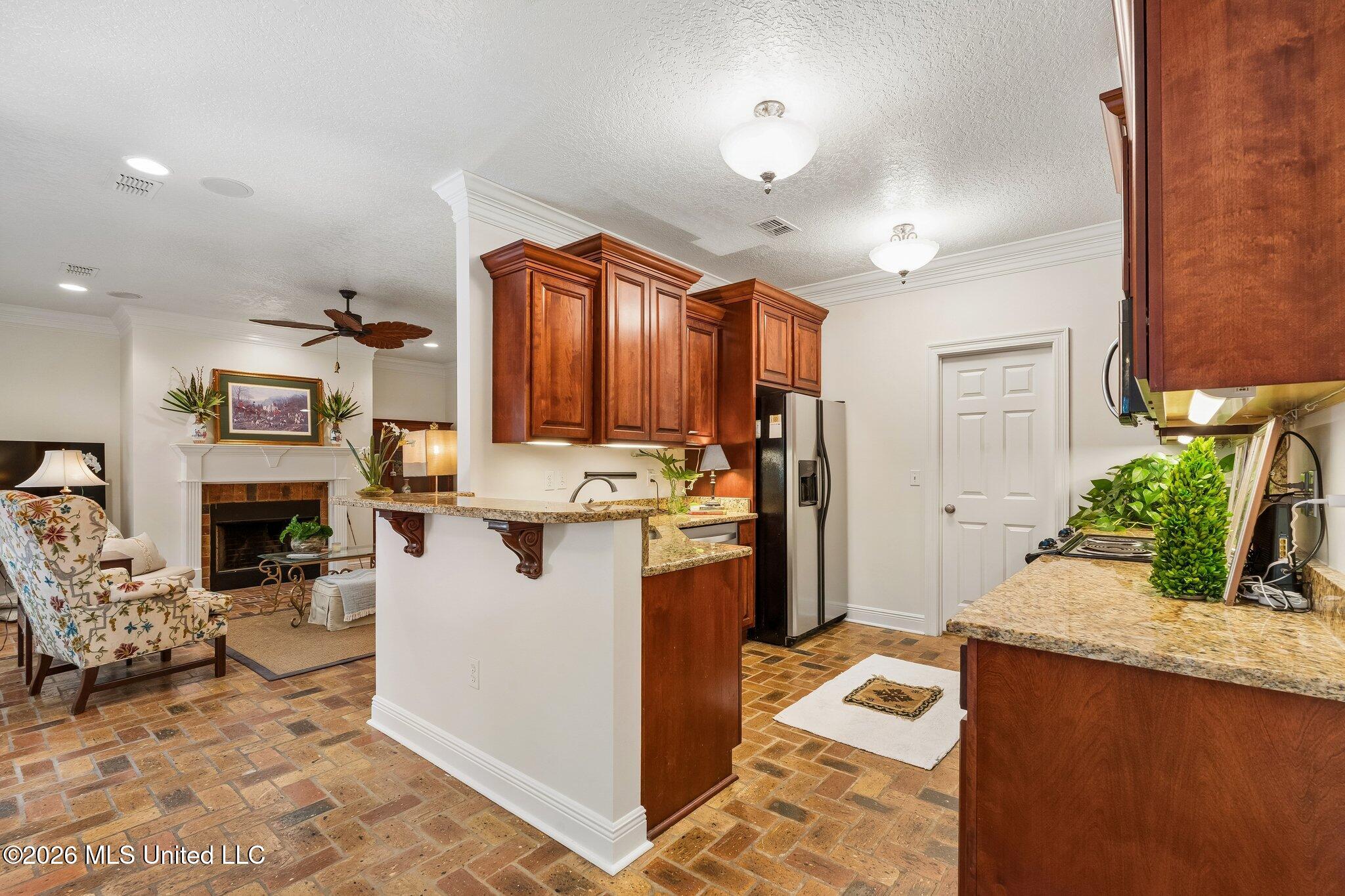912 Bent Tree Circle Property Photo 6