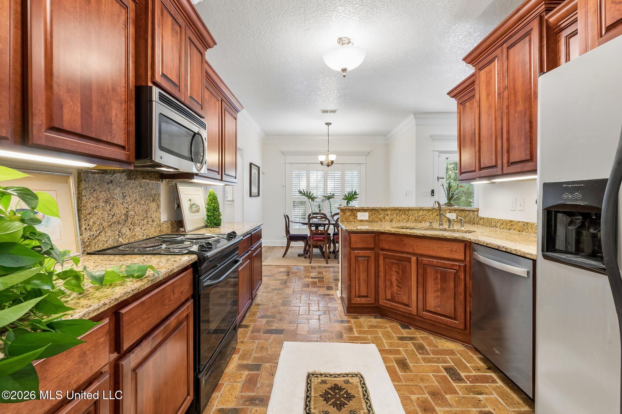 912 Bent Tree Circle Property Photo 7