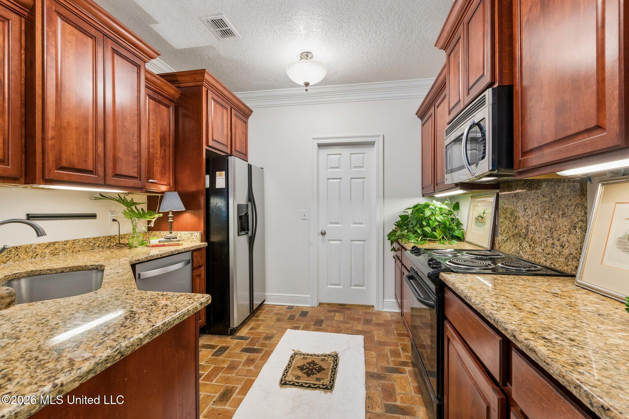 912 Bent Tree Circle Property Photo 8