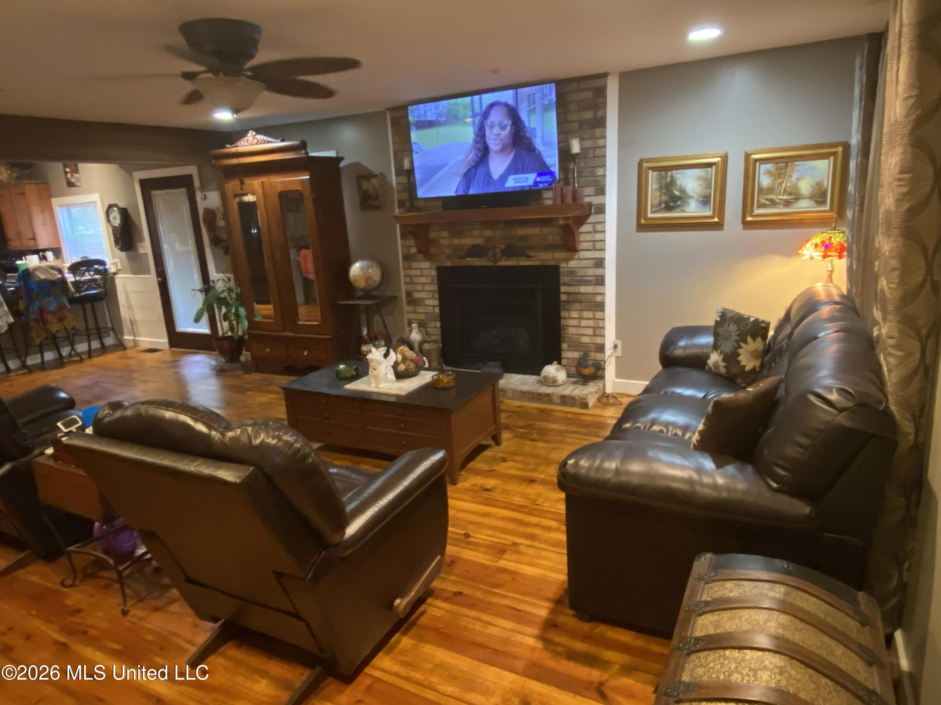 1100 Rolling Wood Drive Property Photo 2