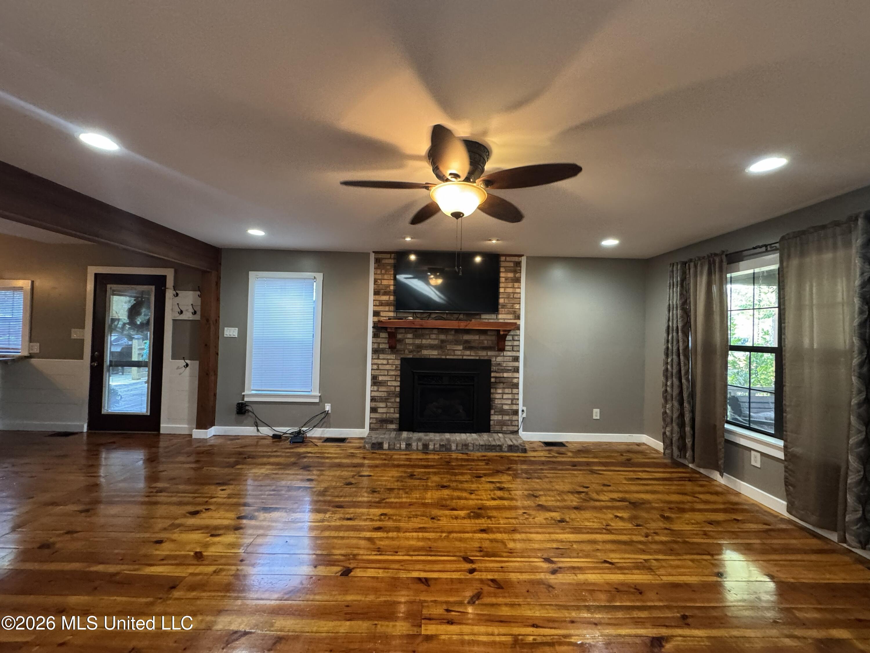 1100 Rolling Wood Drive Property Photo 7