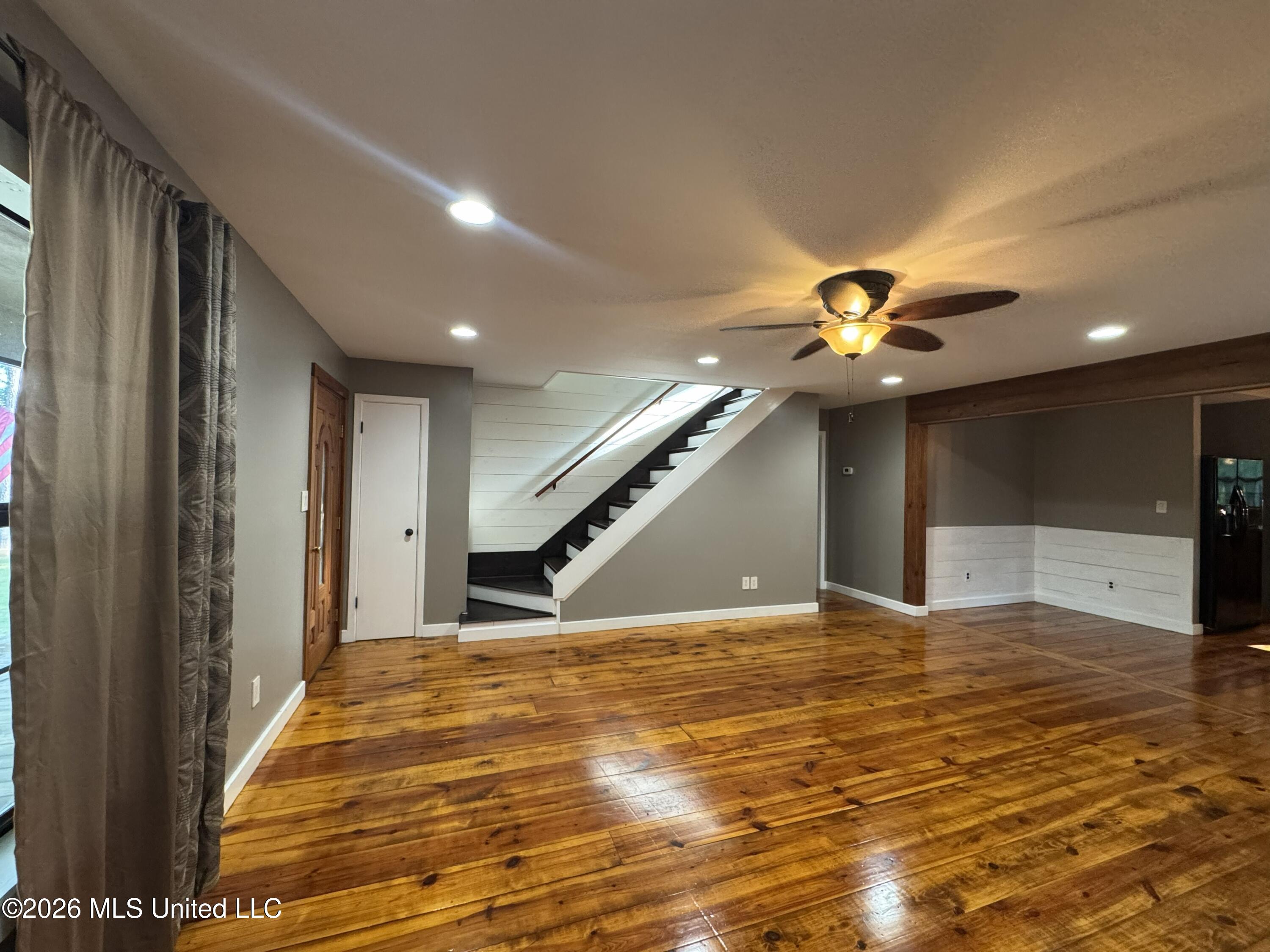 1100 Rolling Wood Drive Property Photo 8