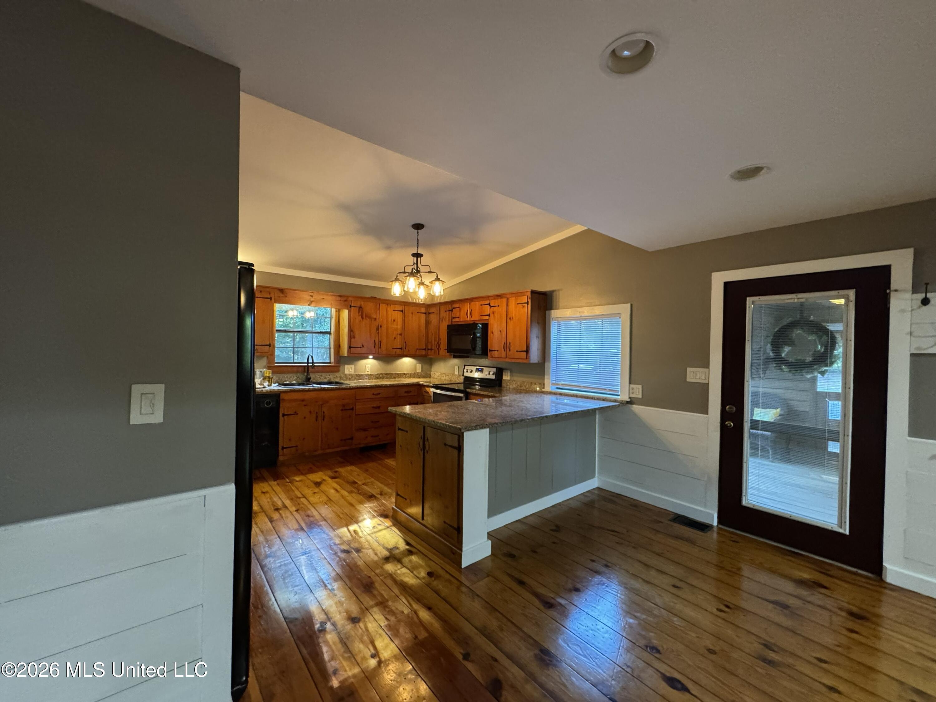 1100 Rolling Wood Drive Property Photo 12