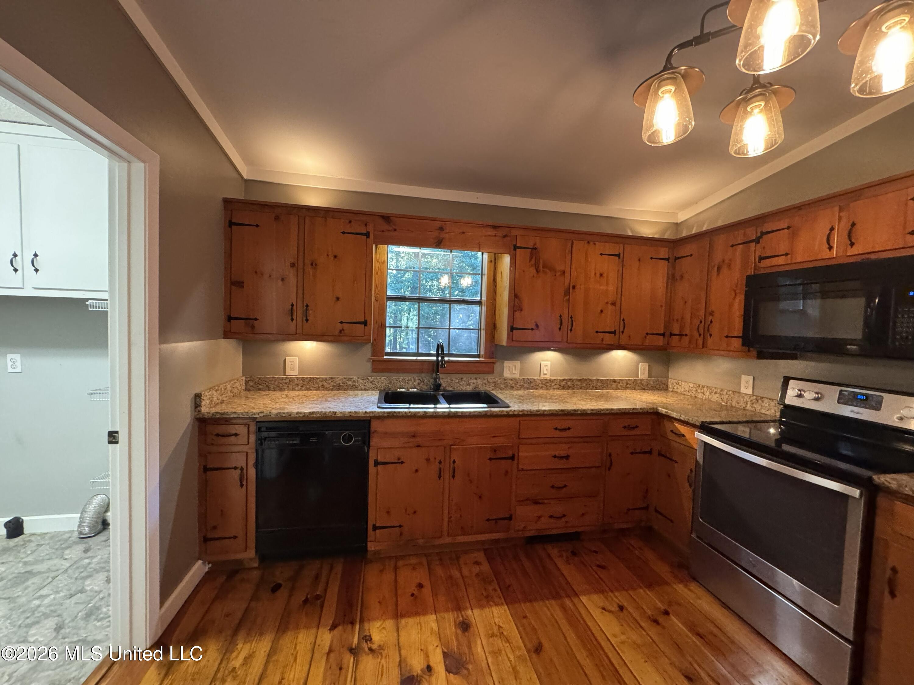 1100 Rolling Wood Drive Property Photo 13