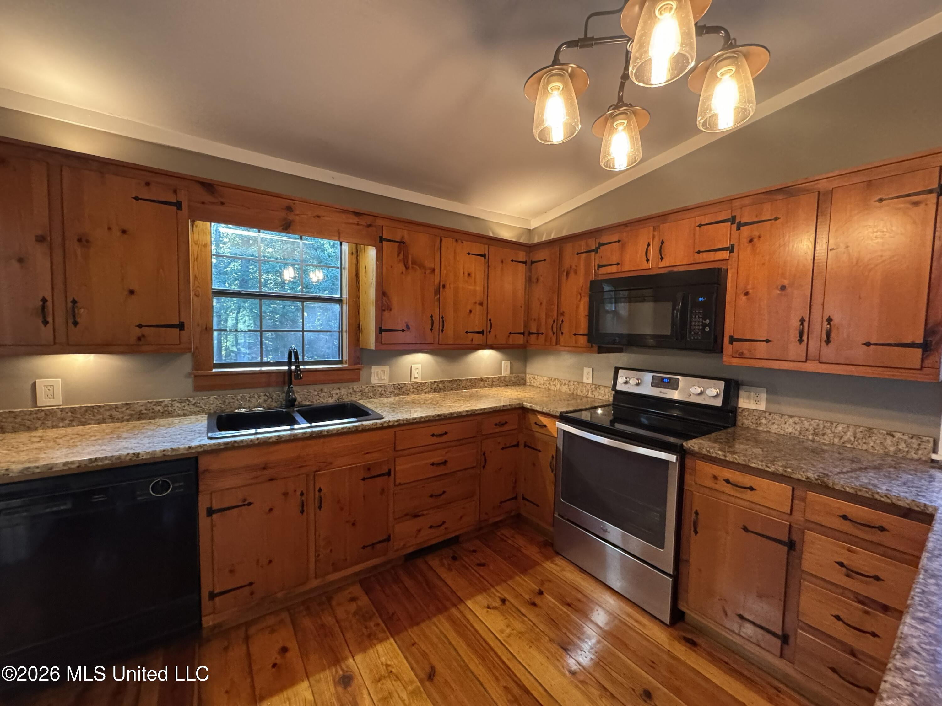 1100 Rolling Wood Drive Property Photo 14