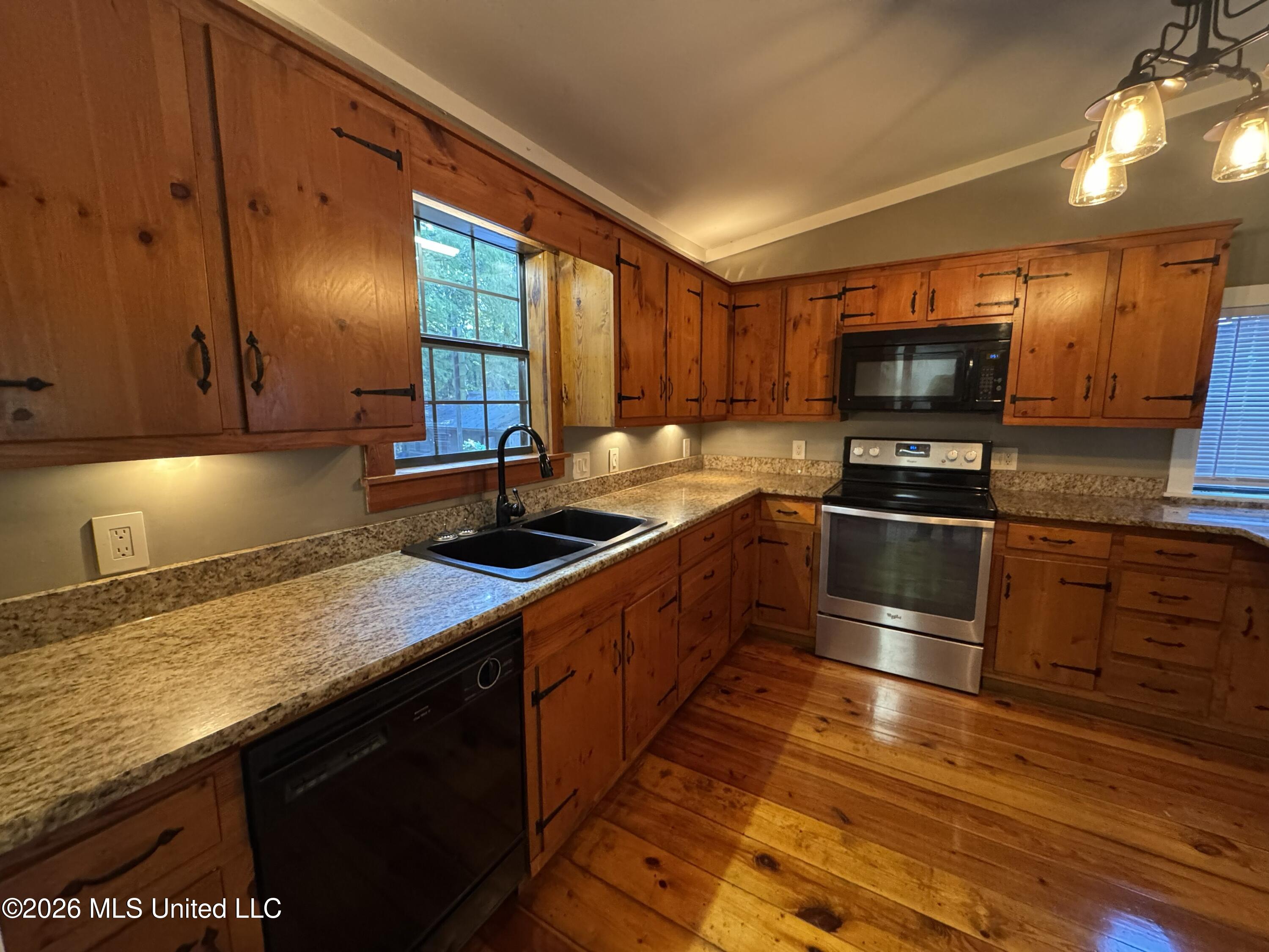 1100 Rolling Wood Drive Property Photo 15