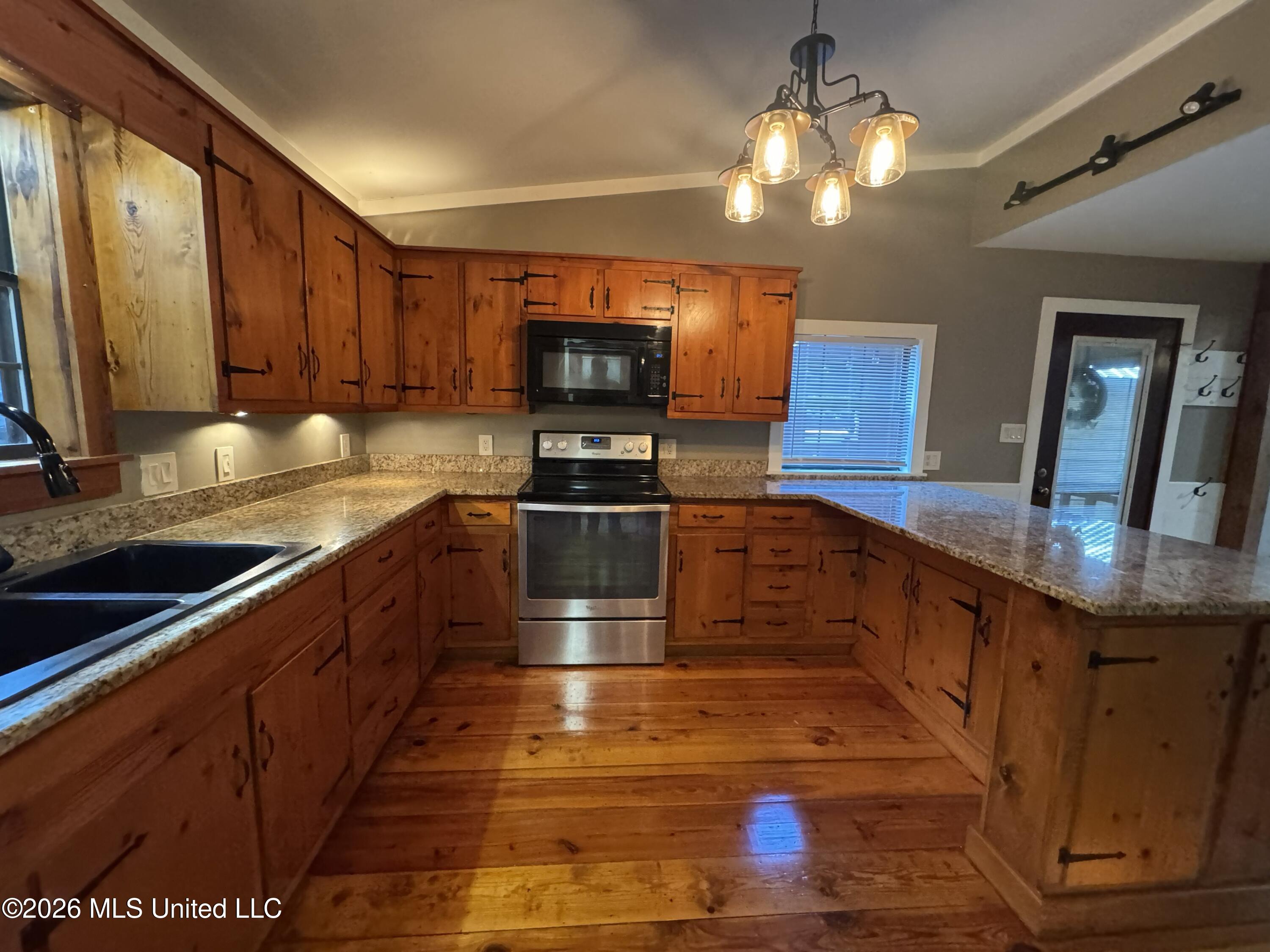 1100 Rolling Wood Drive Property Photo 17