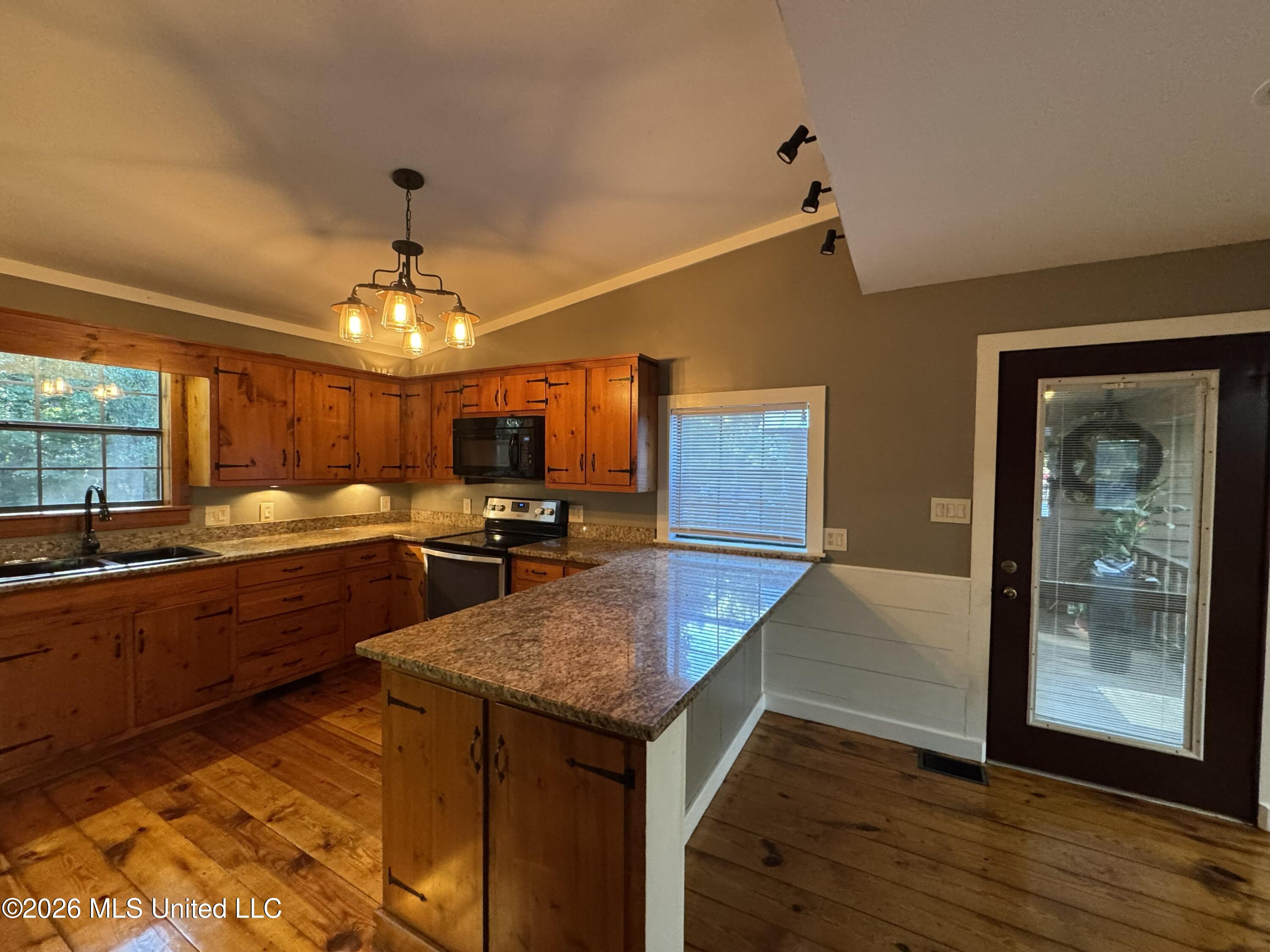 1100 Rolling Wood Drive Property Photo 18