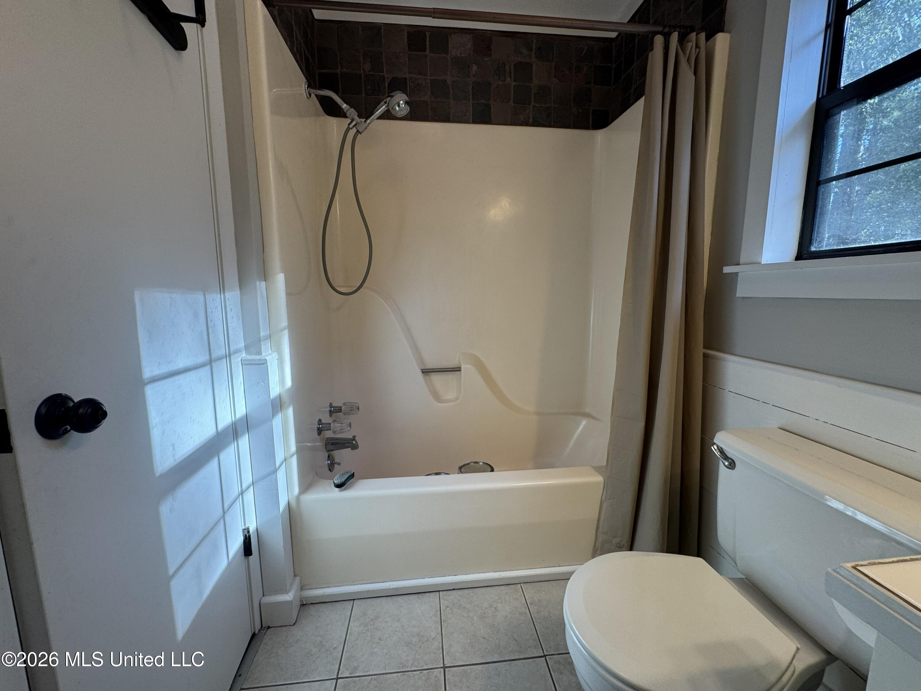 1100 Rolling Wood Drive Property Photo 40
