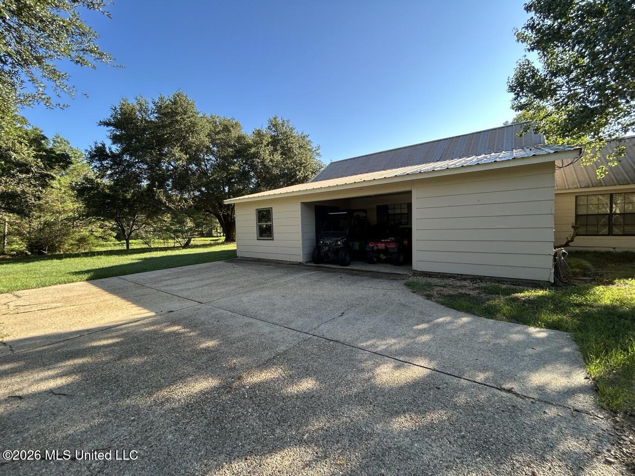 Paradise Lane Property Photo 35