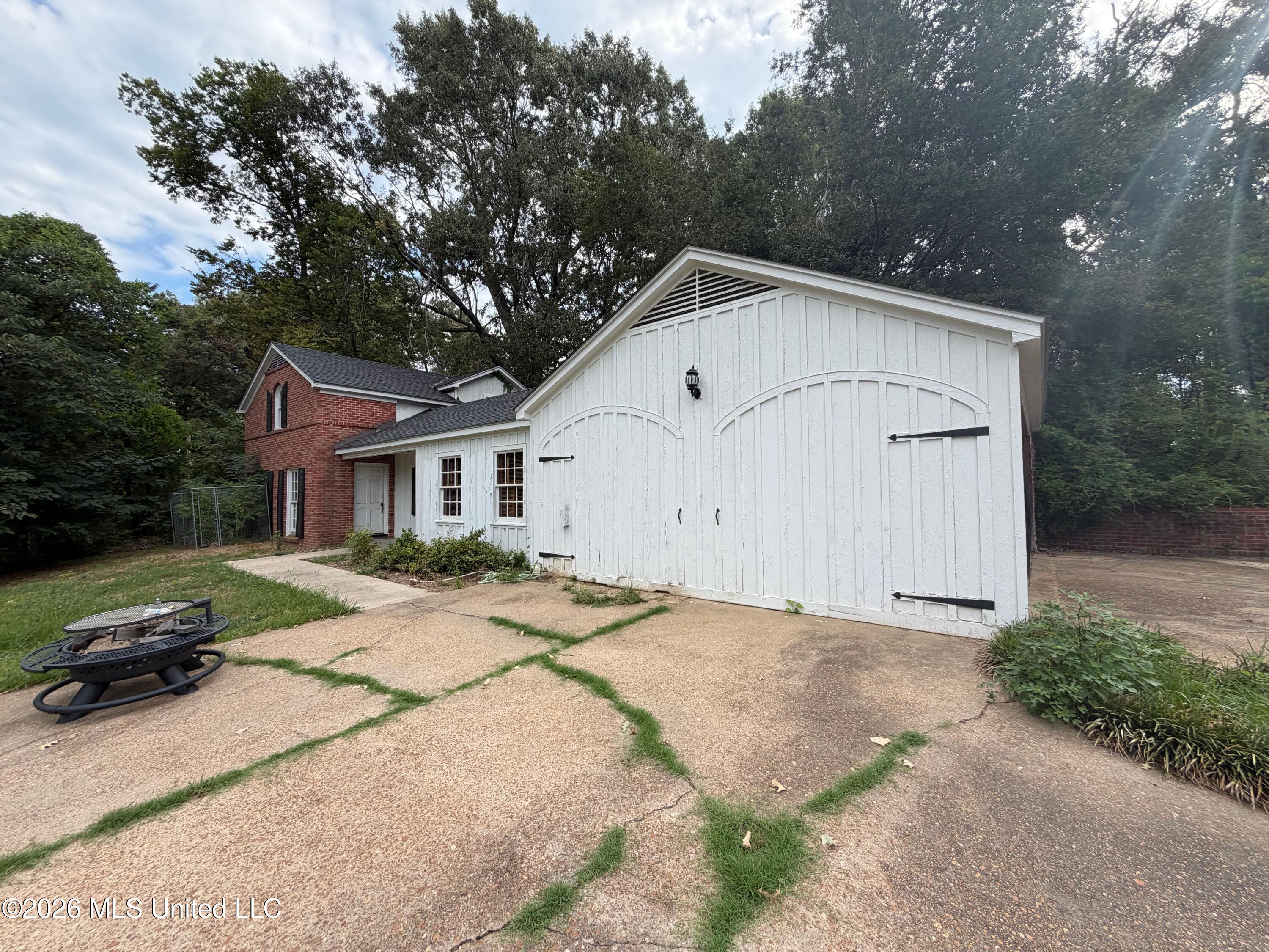 1202 Highland Drive Property Photo 1
