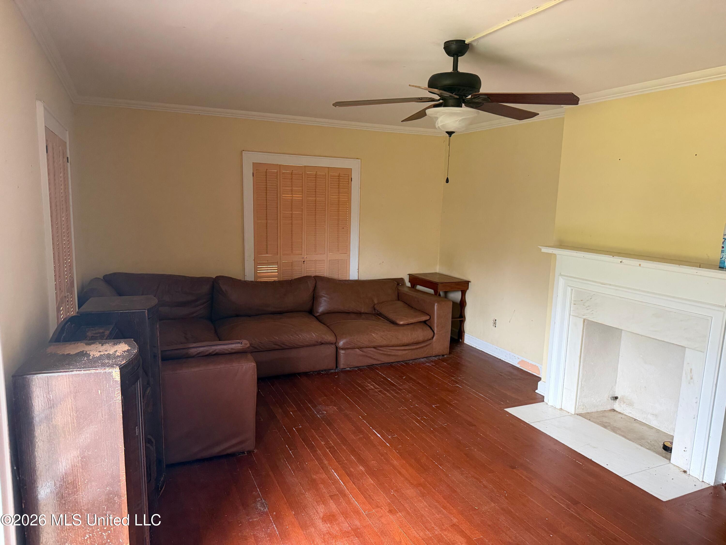 1202 Highland Drive Property Photo 2