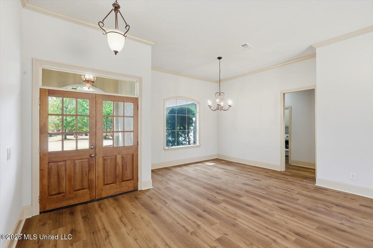 130 Savoy Park Property Photo 7