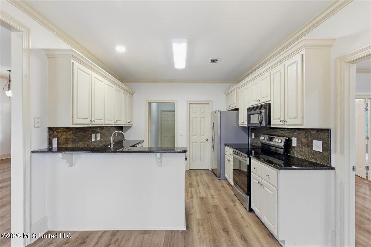 130 Savoy Park Property Photo 14