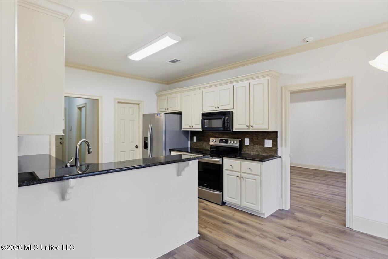 130 Savoy Park Property Photo 15