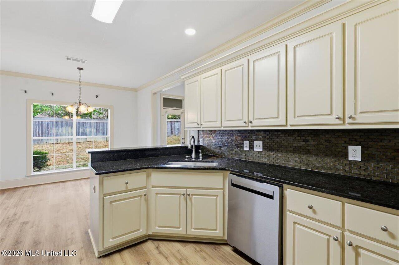 130 Savoy Park Property Photo 17