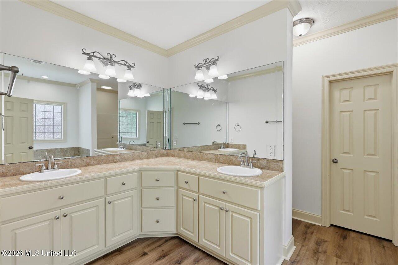 130 Savoy Park Property Photo 24