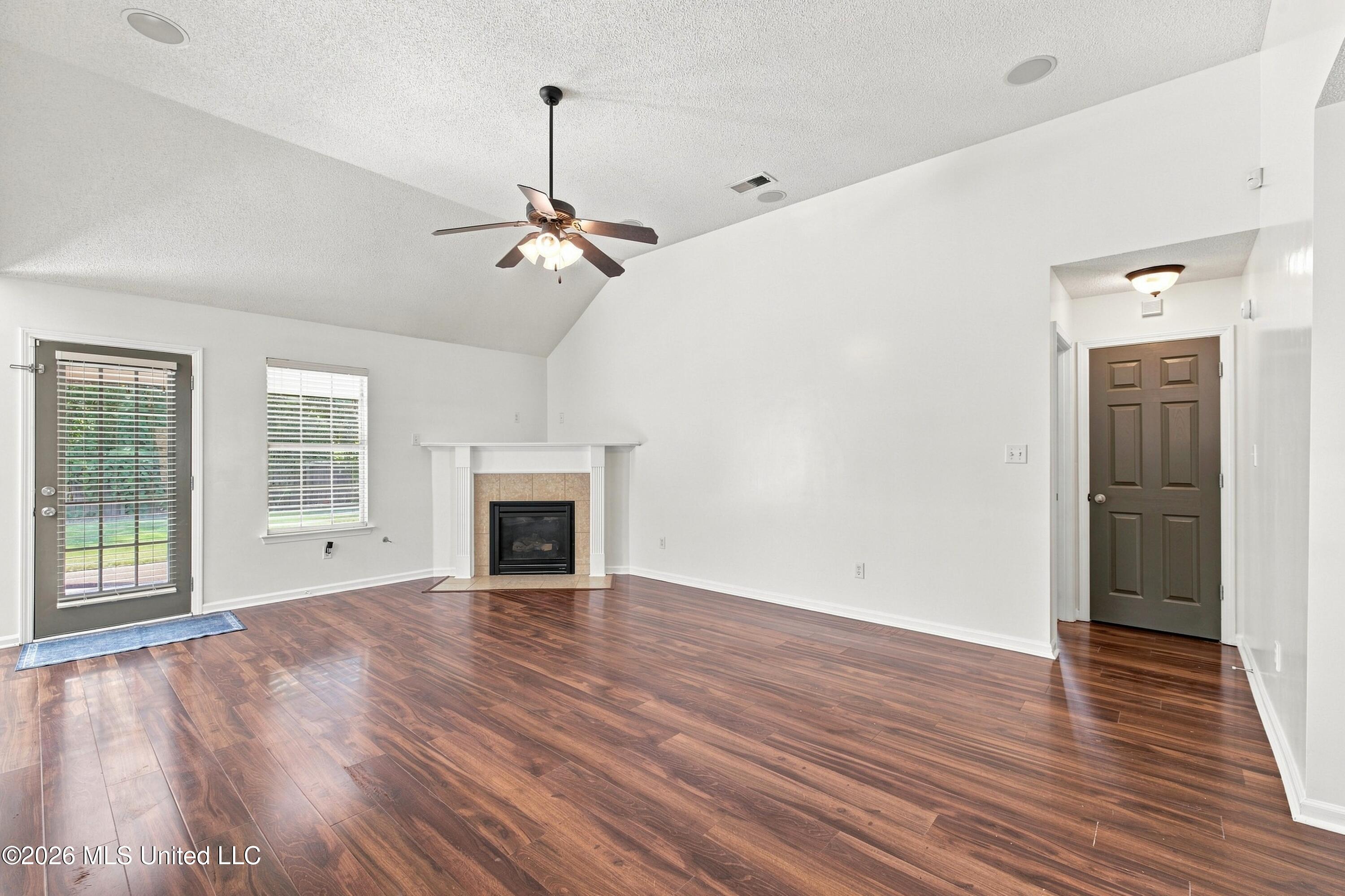 3093 Amanda Belle Property Photo 3