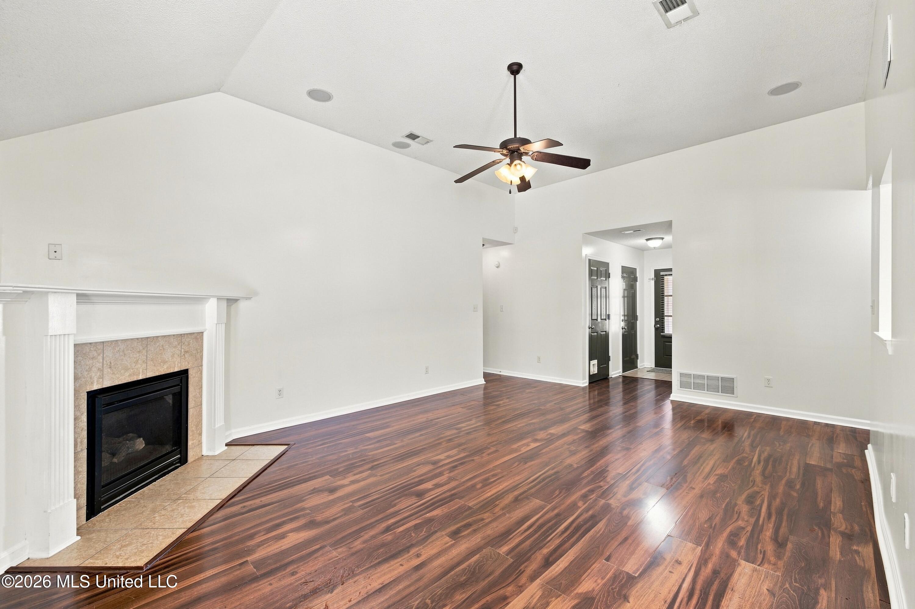 3093 Amanda Belle Property Photo 4