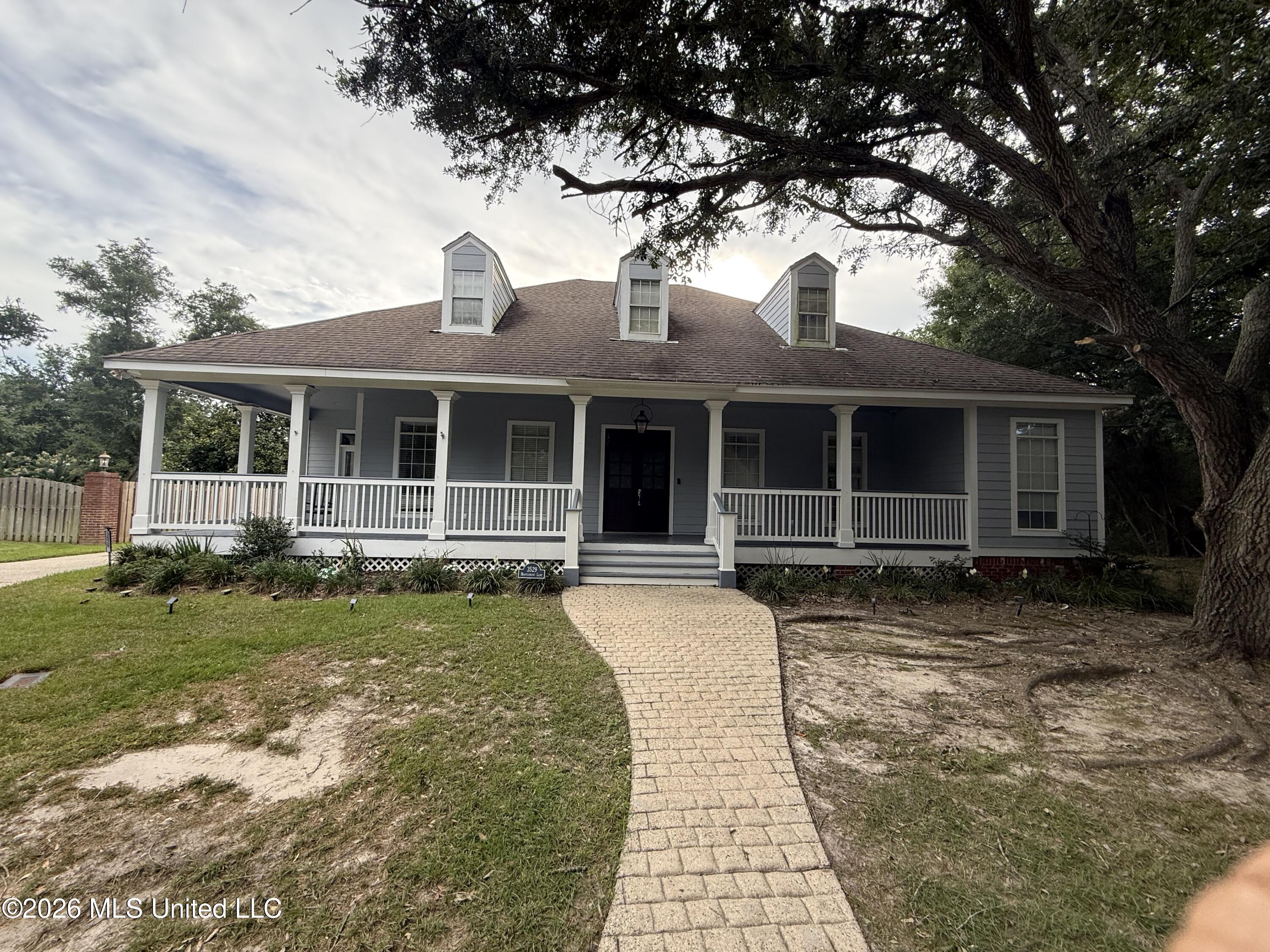 3529 Montgomery Lane Property Photo 2