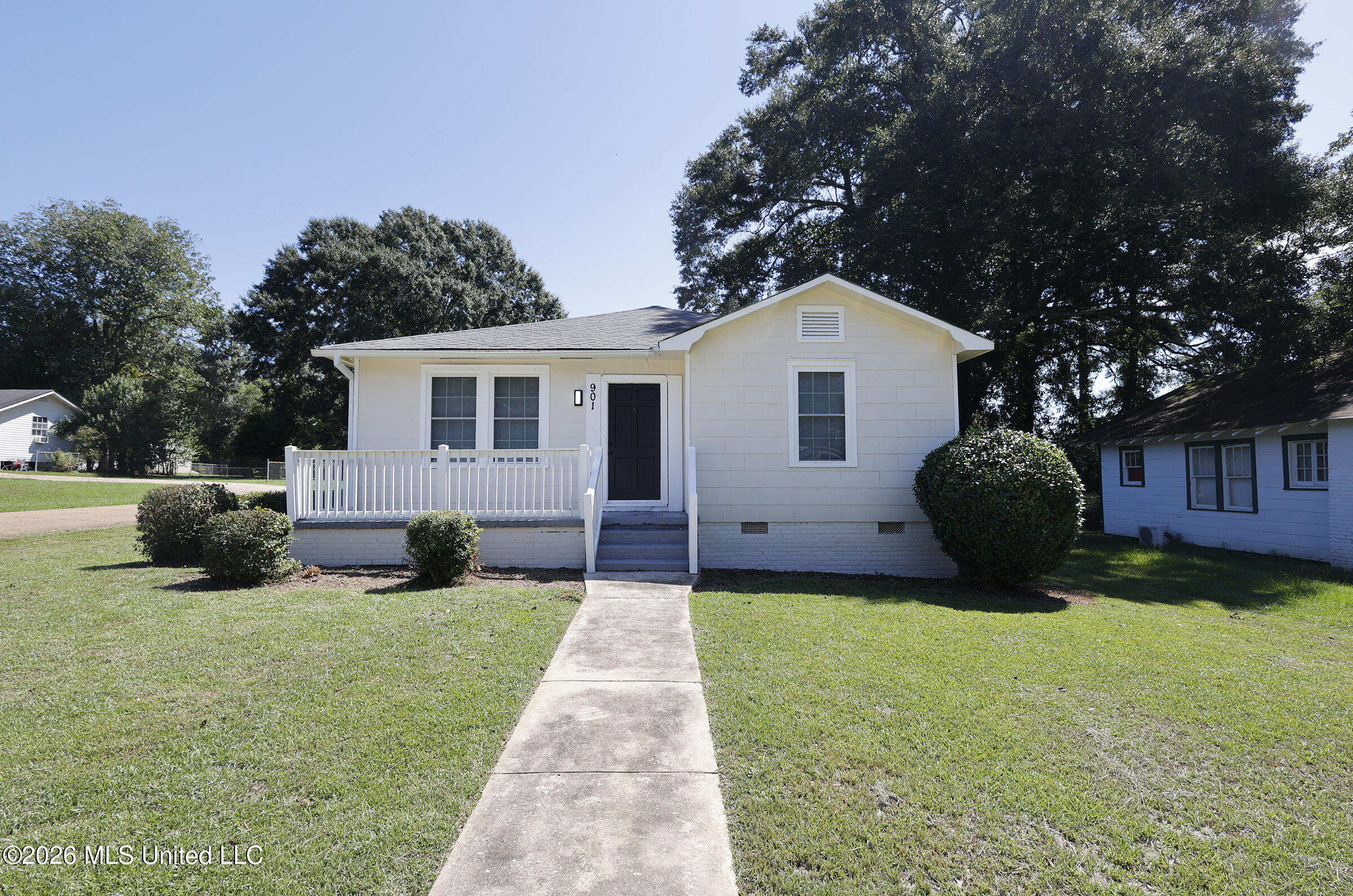 901 3rd Street Property Photo 1